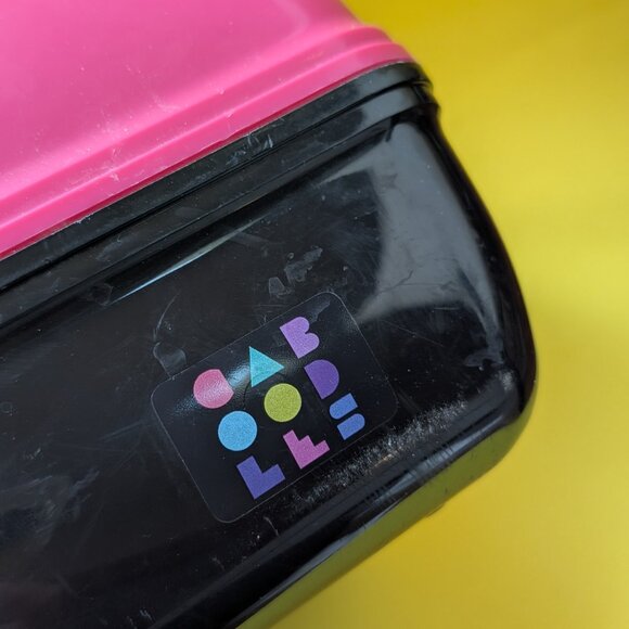 Vintage 90s Caboodles Makeup Case Pink & Black Geometric Logo Plastic Train Case - Picture 4 of 9